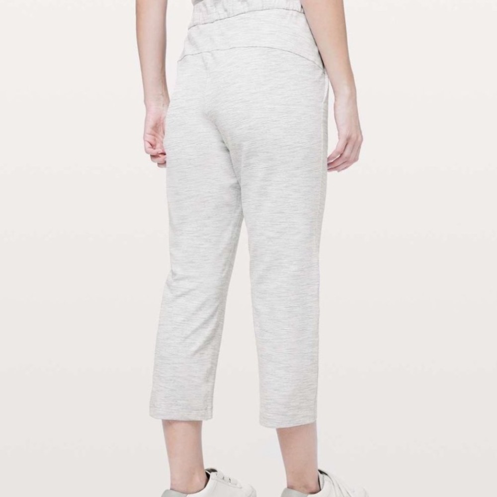 Stretch 7/8 Lululemon on the fly luxtreme crop pant 2 XS May fit 4